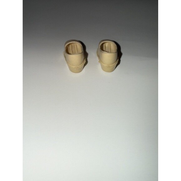 Vintage Sindy Marx Doll Shoes Off White Heels 1970s 1980s Original Accessory - Picture 11 of 12